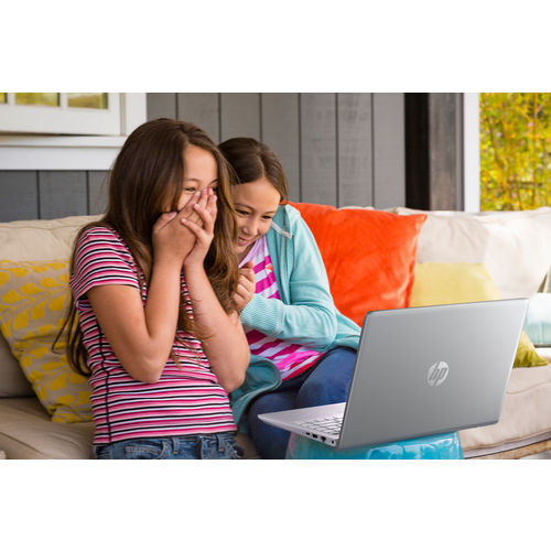 Portátil Hp 14-Bf002ns - I5-7200u 2.5ghz - 12gb Plateado | Quonty.com | 1UK74EA